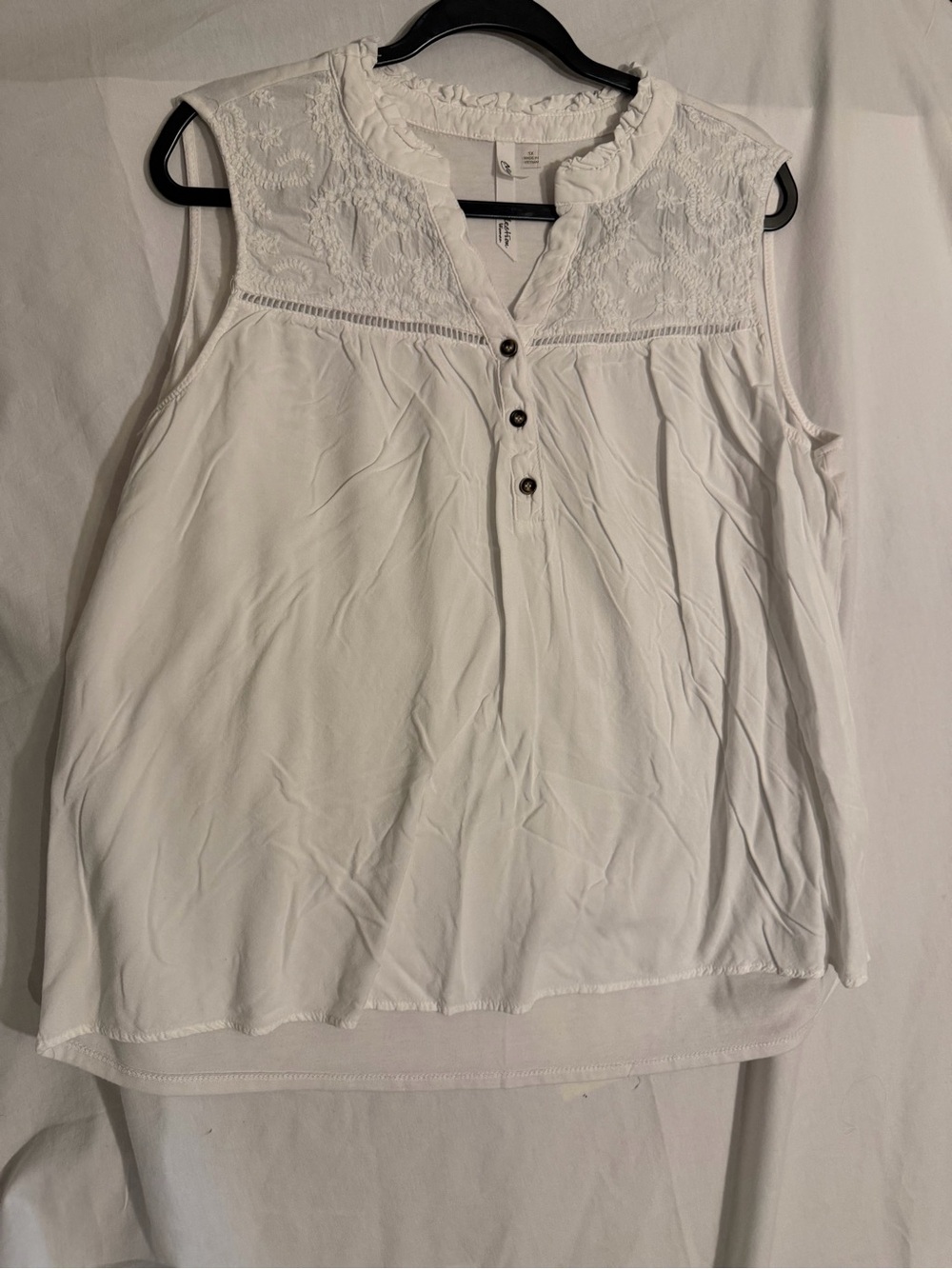 #583 NY Collection Women's White Sleeveless Lace Yoke Henley Top